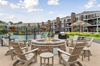 Outdoor fire pit